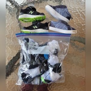 2 pair size 4 tennis shoes 18 pair socks